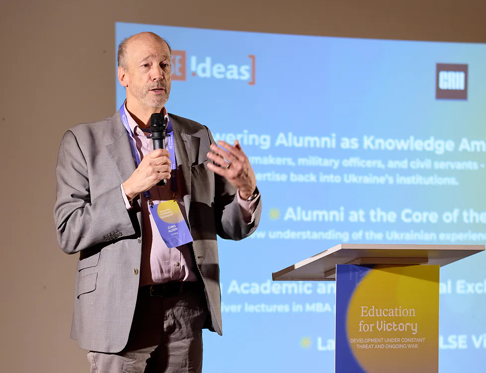 Навчайтеся у експертів, спілкуйтеся з особами, які приймають рішення